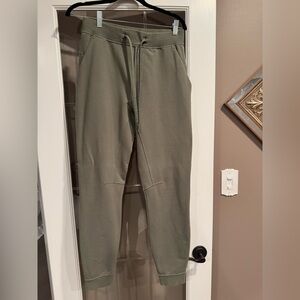 Lululemon Athletica Sage Green Joggers Men’s size Small